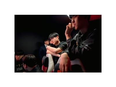 피어엑스 실수로 4000 달러 리드 날려먹다